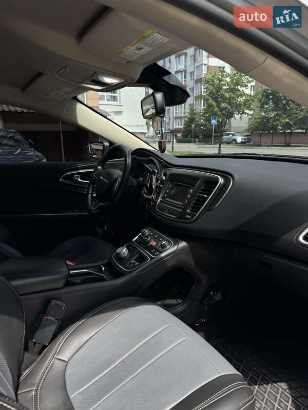 Седан Chrysler 200 2015 в Ивано-Франковске