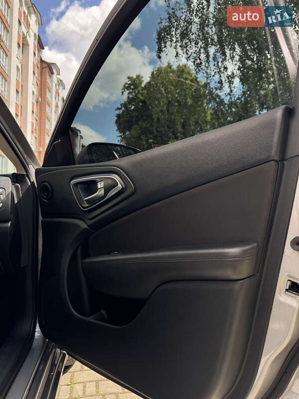Седан Chrysler 200 2015 в Ивано-Франковске