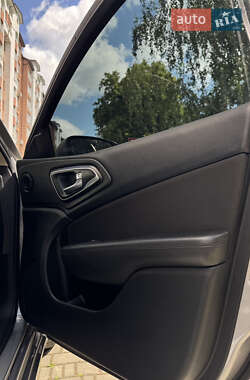 Седан Chrysler 200 2015 в 
