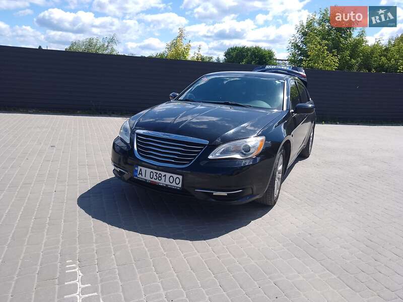 Седан Chrysler 200 2013 в Ирпене