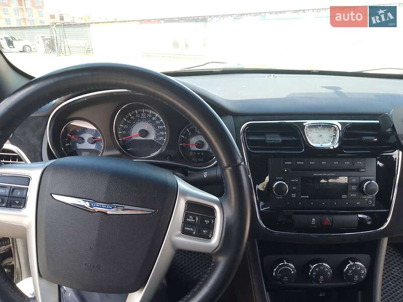 Седан Chrysler 200 2013 в Ирпене