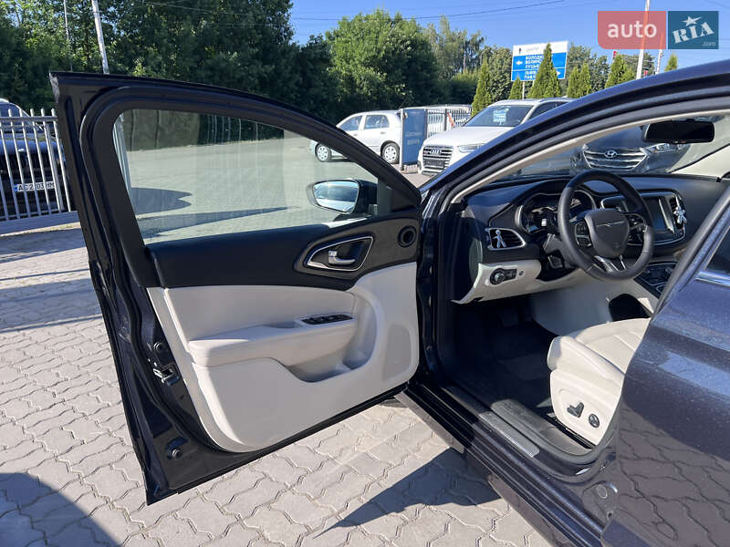 Седан Chrysler 200 2016 в Нововолинську фото 15 Седан Chrysler 200 2016 в Нововолинську