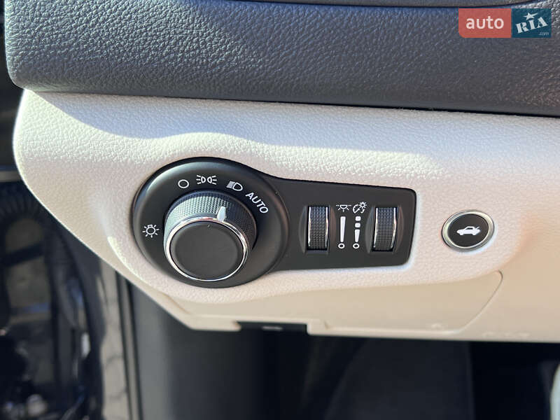 Седан Chrysler 200 2016 в Нововолинську фото 30 Седан Chrysler 200 2016 в Нововолинську