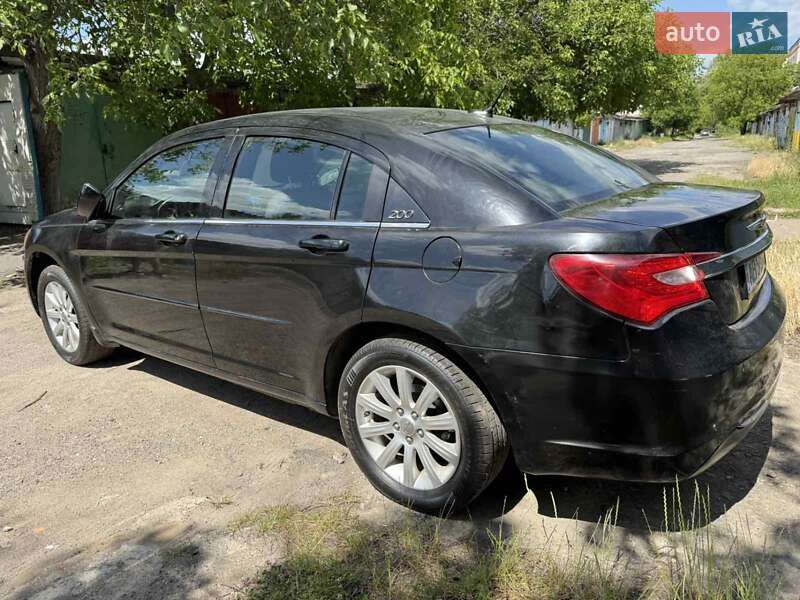Седан Chrysler 200 2013 в Ладыжине