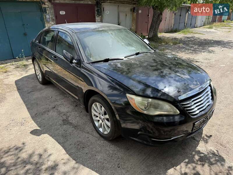 Седан Chrysler 200 2013 в Ладыжине