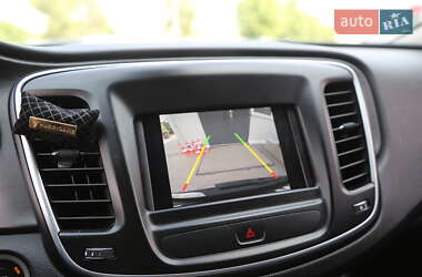 Седан Chrysler 200 2015 в 