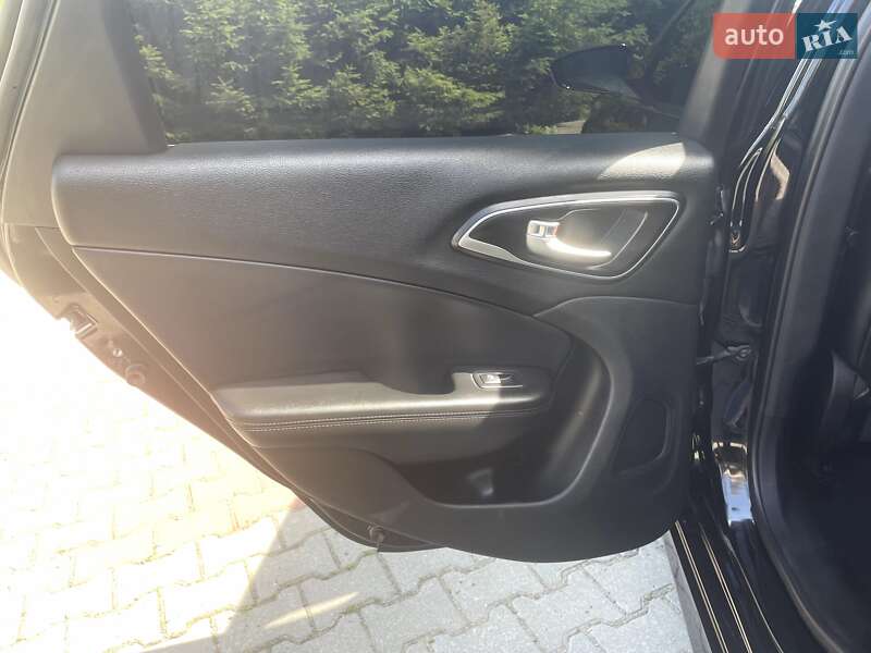 Седан Chrysler 200 2014 в Шепетовке