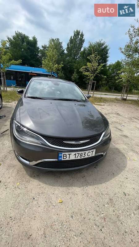 Седан Chrysler 200 2015 в Кропивницком