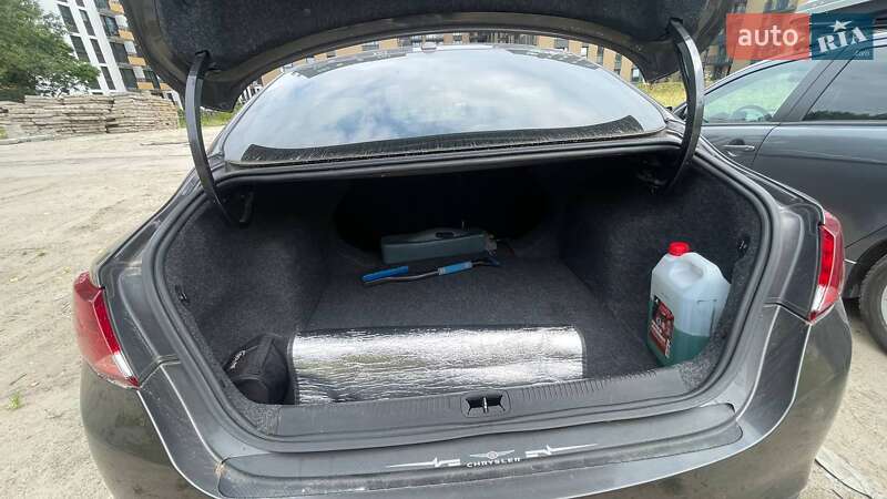 Седан Chrysler 200 2015 в Кропивницком