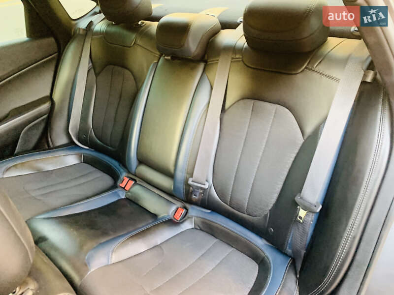 Седан Chrysler 200 2015 в Киеве