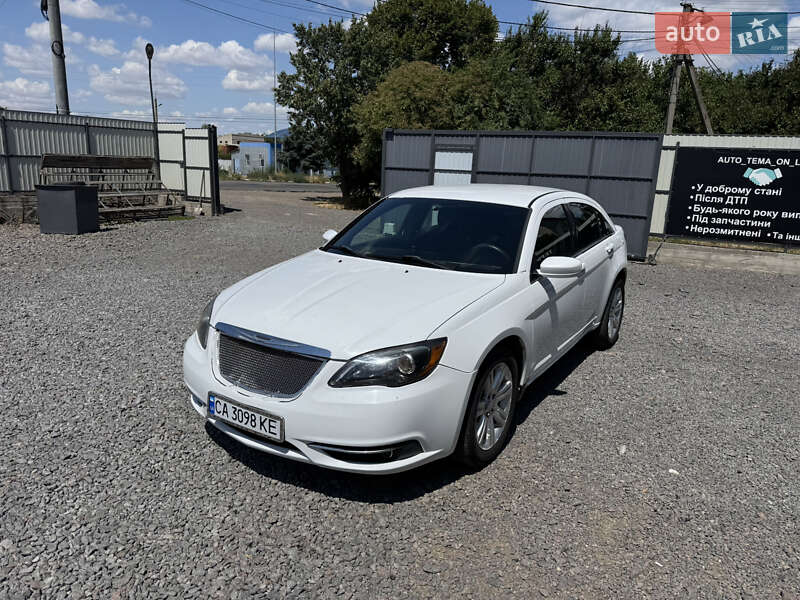 Седан Chrysler 200 2013 в 