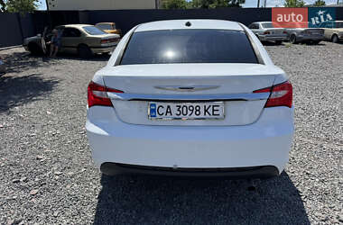 Седан Chrysler 200 2013 в 
