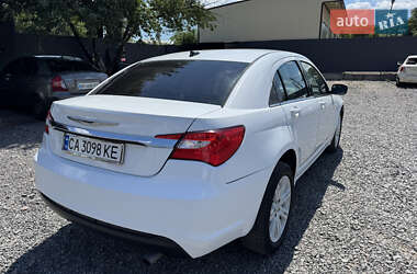 Седан Chrysler 200 2013 в 