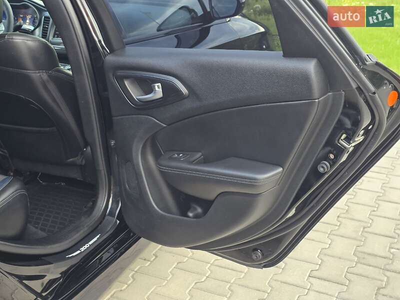 Седан Chrysler 200 2014 в Тернополі
