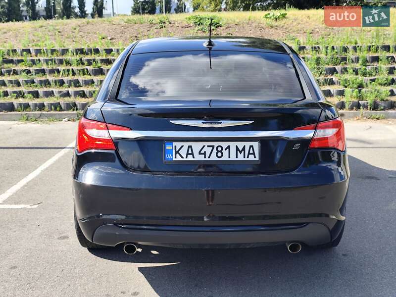 Седан Chrysler 200 2012 в Киеве