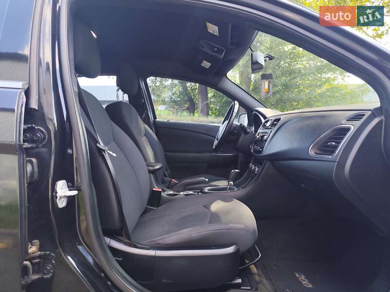 Седан Chrysler 200 2012 в Киеве