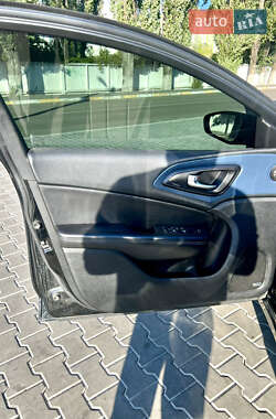 Седан Chrysler 200 2014 в 