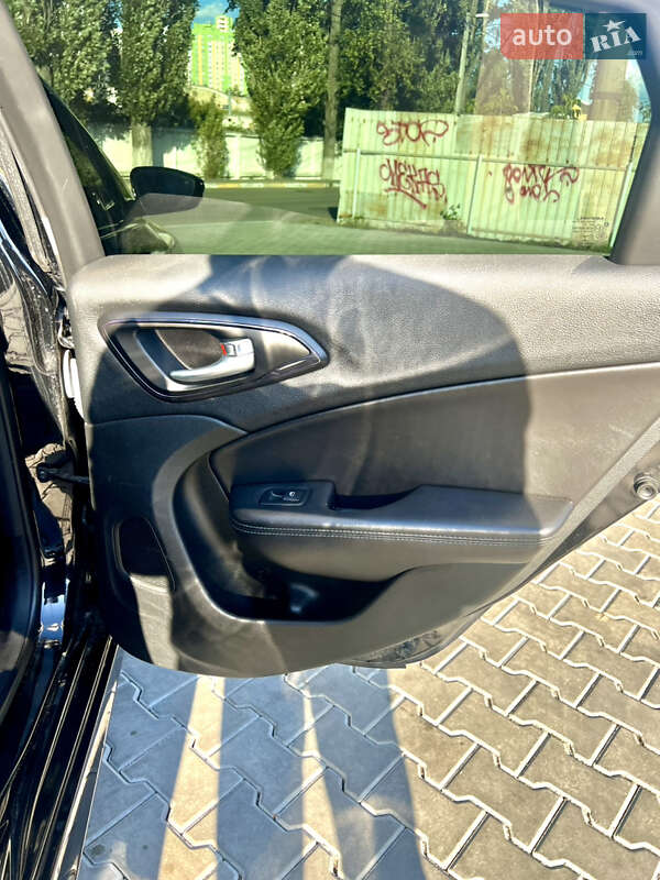 Седан Chrysler 200 2014 в Киеве фото 16 Седан Chrysler 200 2014 в Киеве