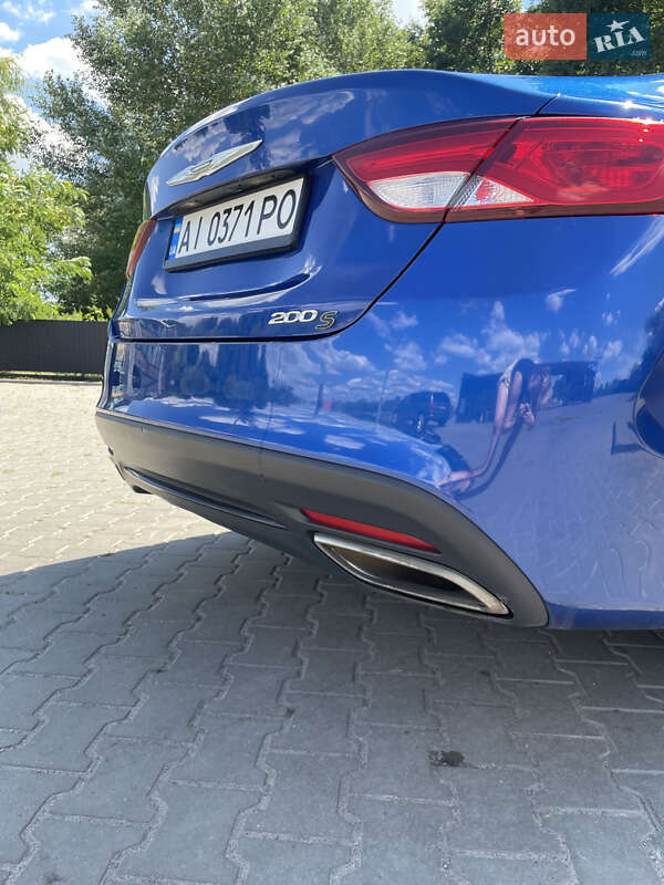 Седан Chrysler 200 2015 в Буче