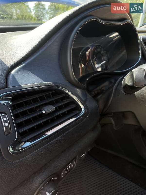 Седан Chrysler 200 2015 в Буче