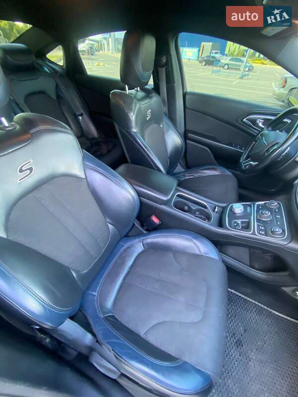 Седан Chrysler 200 2014 в Киеве