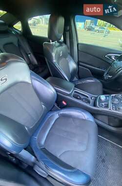 Седан Chrysler 200 2014 в 