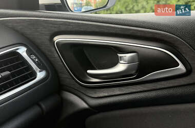 Седан Chrysler 200 2015 в 