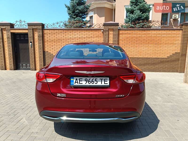 Седан Chrysler 200 2015 в Кривом Роге
