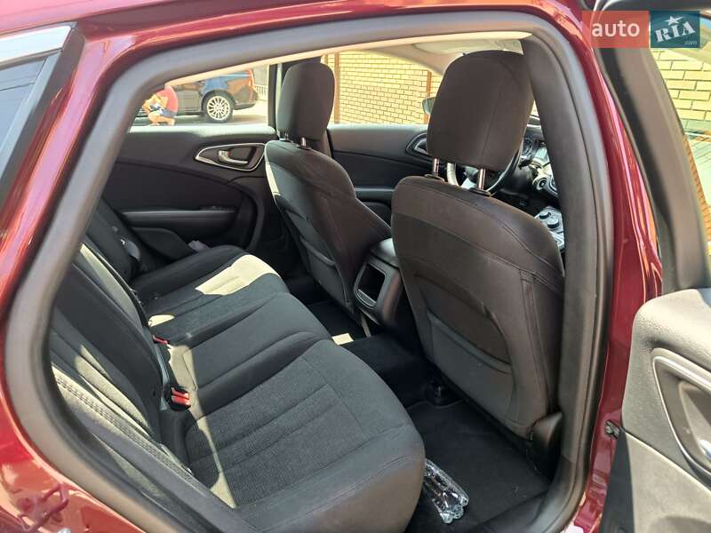 Седан Chrysler 200 2015 в Кривом Роге