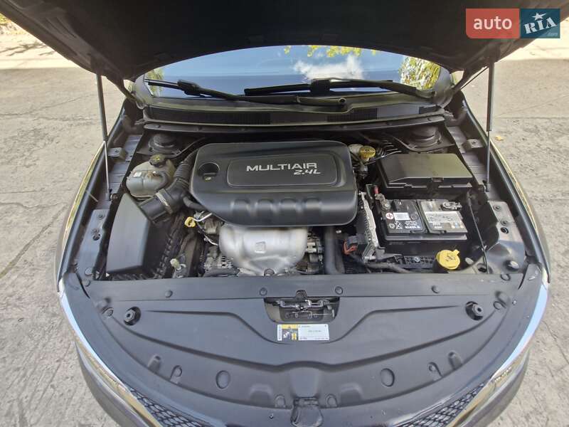 Седан Chrysler 200 2016 в Запорожье