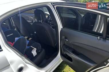 Седан Chrysler 200 2013 в 