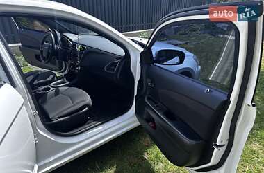 Седан Chrysler 200 2013 в 
