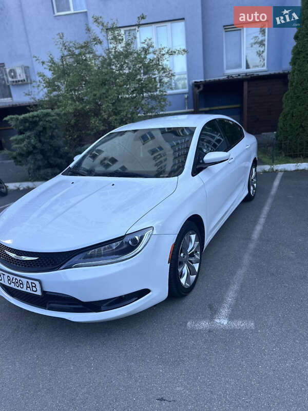 Седан Chrysler 200 2015 в Киеве