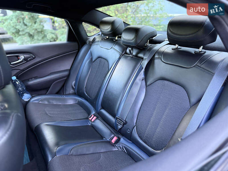 Седан Chrysler 200 2015 в Киеве
