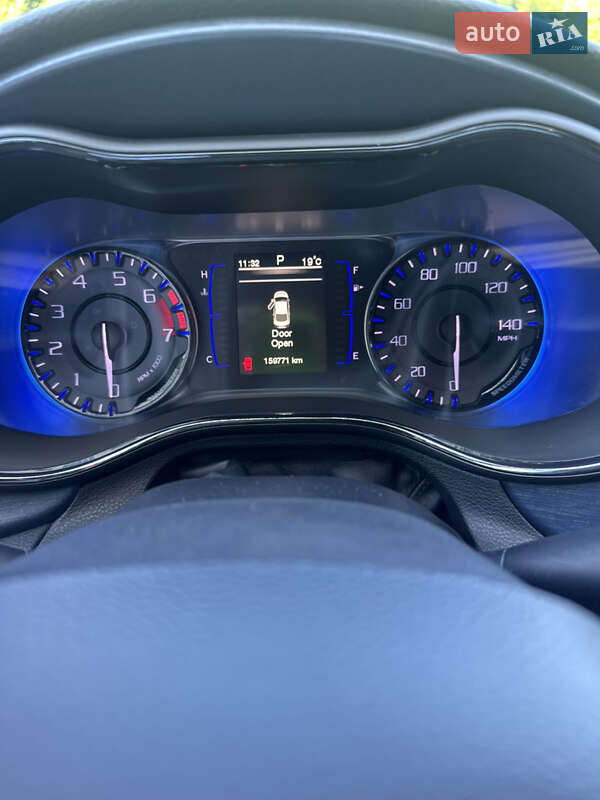 Седан Chrysler 200 2015 в Киеве