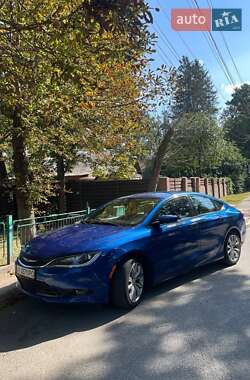 Седан Chrysler 200 2015 в Бучі