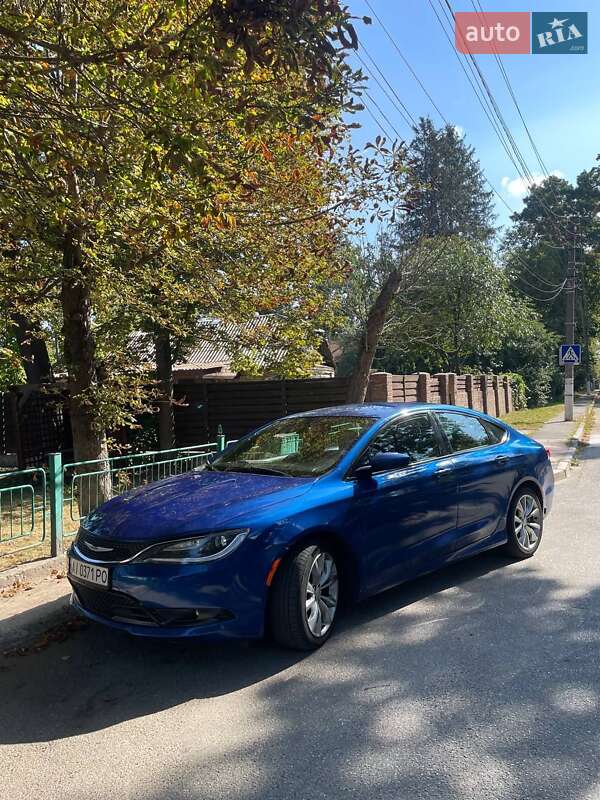 Седан Chrysler 200 2015 в Буче