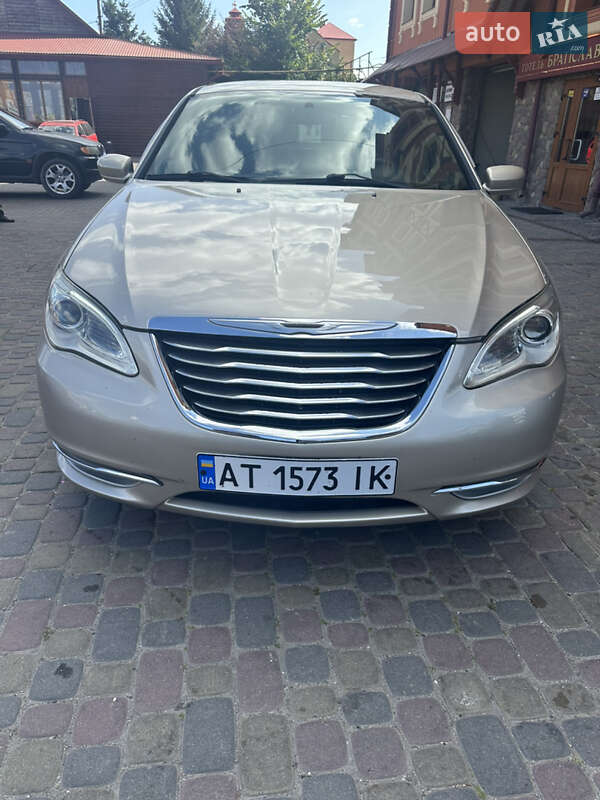 Седан Chrysler 200 2014 в 