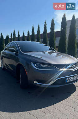 Седан Chrysler 200 2015 в Надвірній