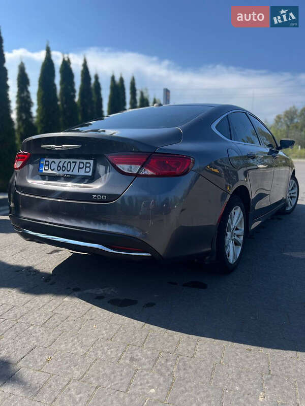 Седан Chrysler 200 2015 в Надворной