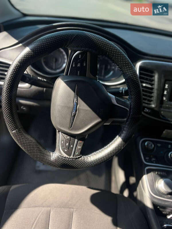 Седан Chrysler 200 2015 в Надворной