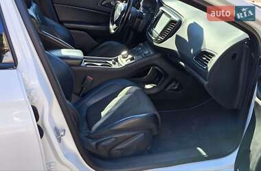 Седан Chrysler 200 2015 в 