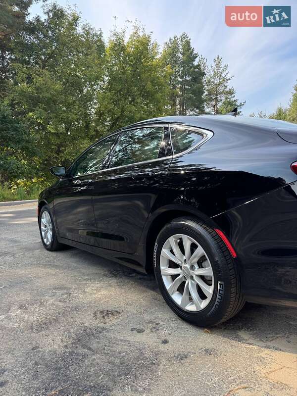 Седан Chrysler 200 2015 в Черкассах