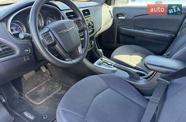 Седан Chrysler 200 2013 в 