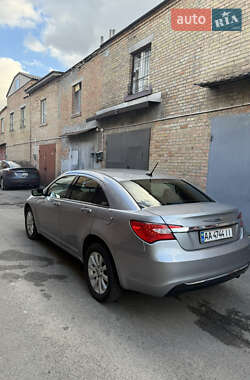 Седан Chrysler 200 2012 в 