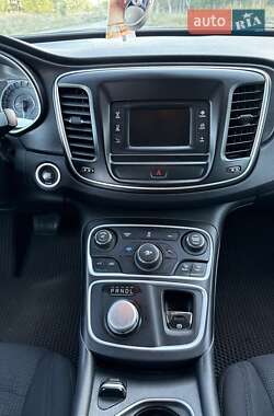 Седан Chrysler 200 2016 в 