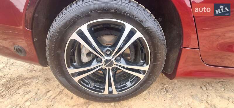 Седан Chrysler 200 2015 в Мукачево