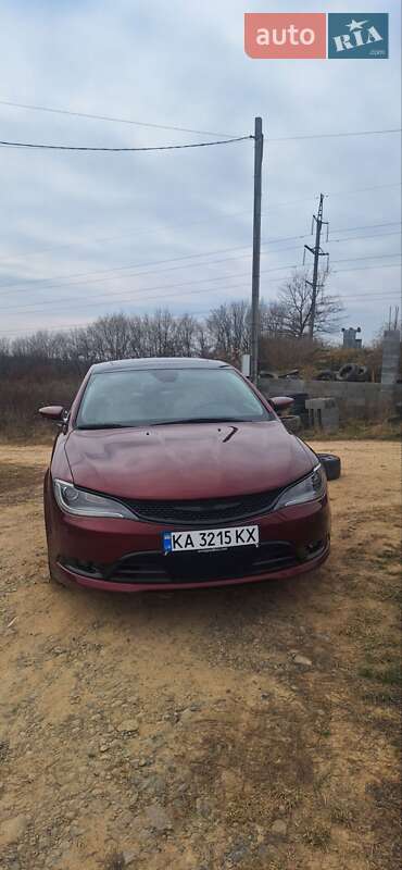 Седан Chrysler 200 2015 в Мукачево