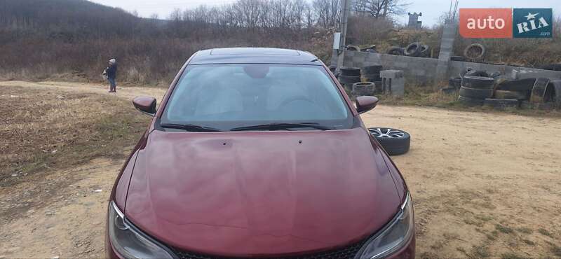 Седан Chrysler 200 2015 в Мукачево