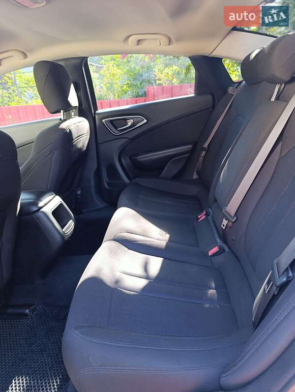 Седан Chrysler 200 2014 в Песчанке